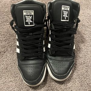 Adidas top 10 men’s size 9.5.